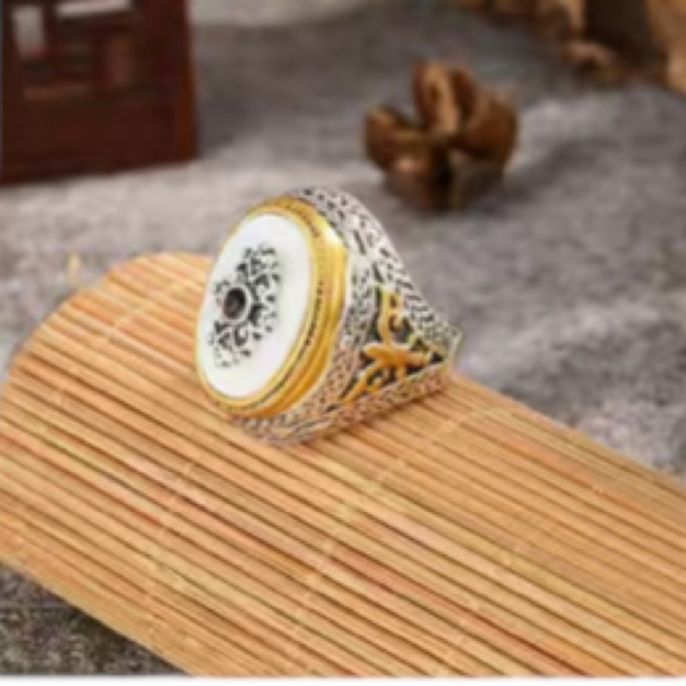 Vintage Style Unisex Gold and Silver Ring - Picture 7 of 7